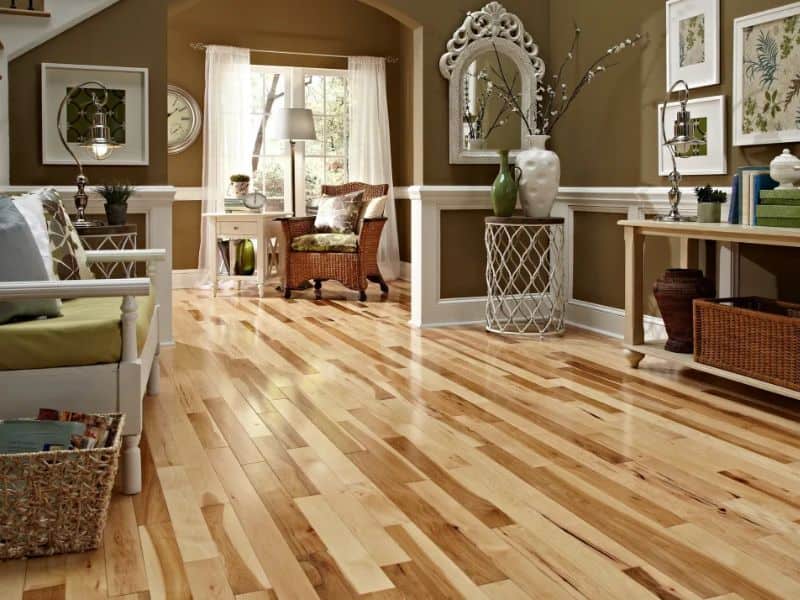 An elegantly-decorated room with hickory flooring. The floorboards are light brown with darker brown planks interspersed. The grain has a swirling pattern and is quite eye-catching.